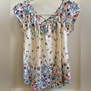 LC Lauren Conrad pretty floral blouse. Cute pleated neckline & back bow tie.